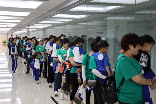 童世界国际幼稚园到美乐公司开展春季研学旅行活动