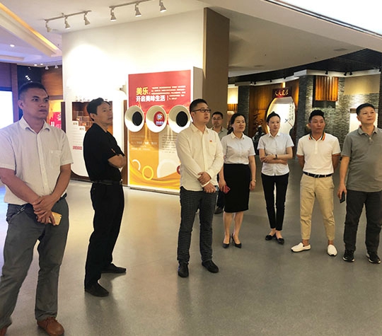 深圳胡桃里公司总经理詹宗德一行到美乐公司参观考察
