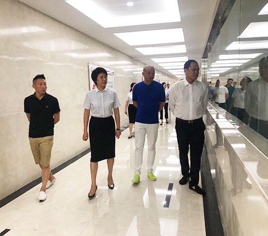 合众文化集团执行总裁闭启泉一行莅临美乐公司 洽谈合作事宜