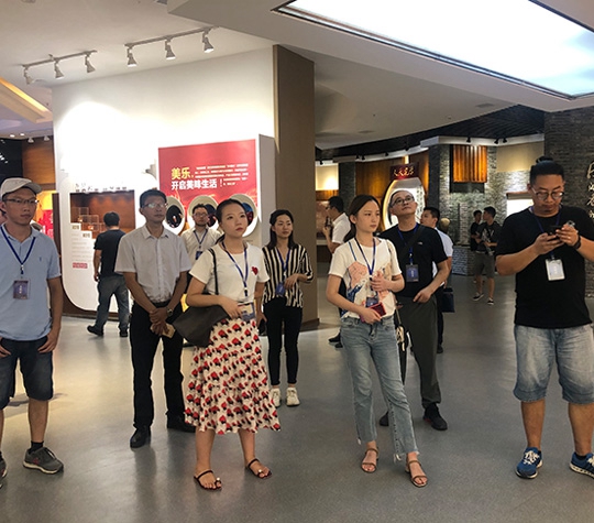 川渝网络名人齐聚美乐  开启寻味地方美食之旅