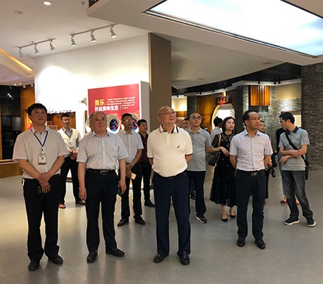 省内行业专家及四川轻化工大学教授一行到远达美乐公司调研
